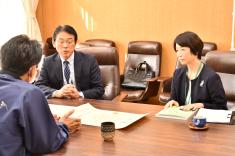 R7.11.28 市長表敬訪問(下稲吉小学校長)体育研究1