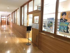 千代田分館入口(廊下)
